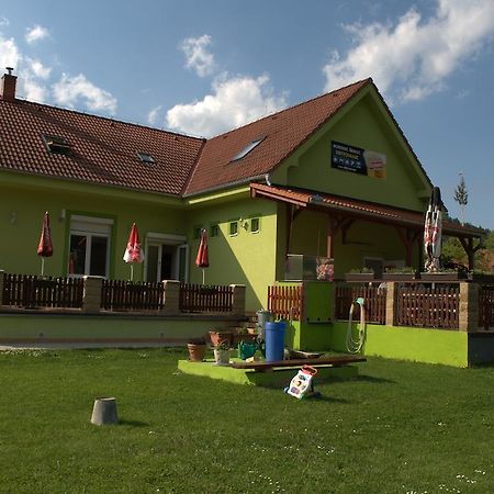 Hostinec Vo Visnovom Stará Turá Extérieur photo