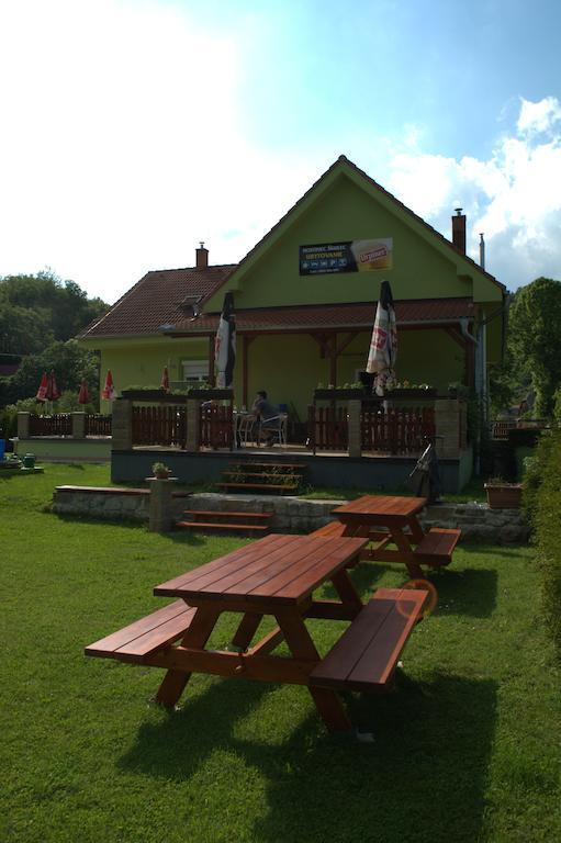 Hostinec Vo Visnovom Stará Turá Extérieur photo